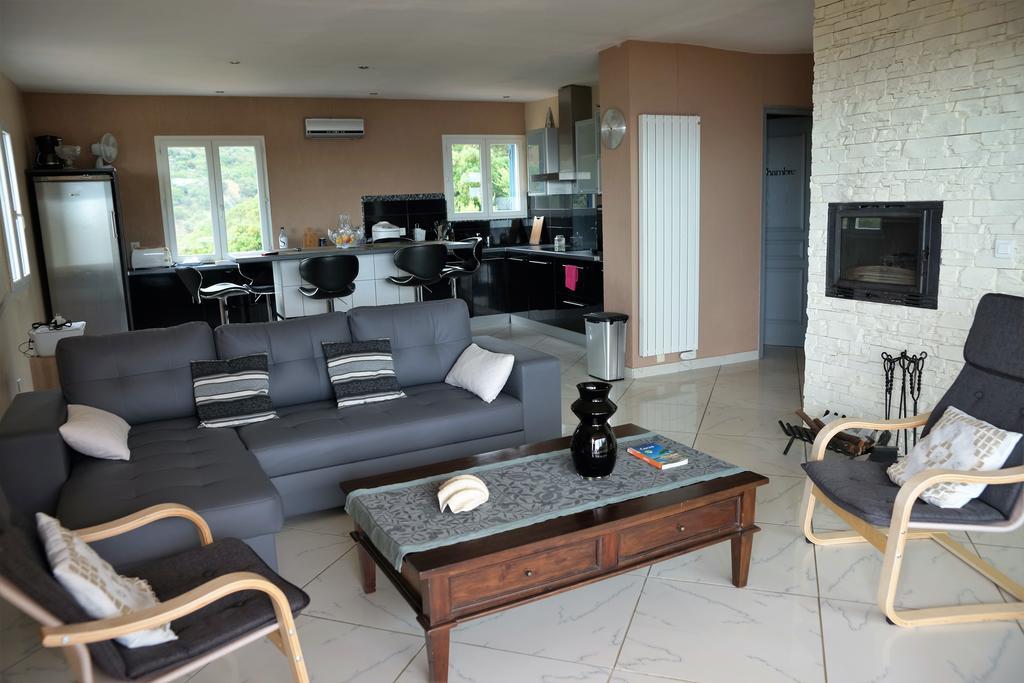 Villa Confina Villanova Habitación foto